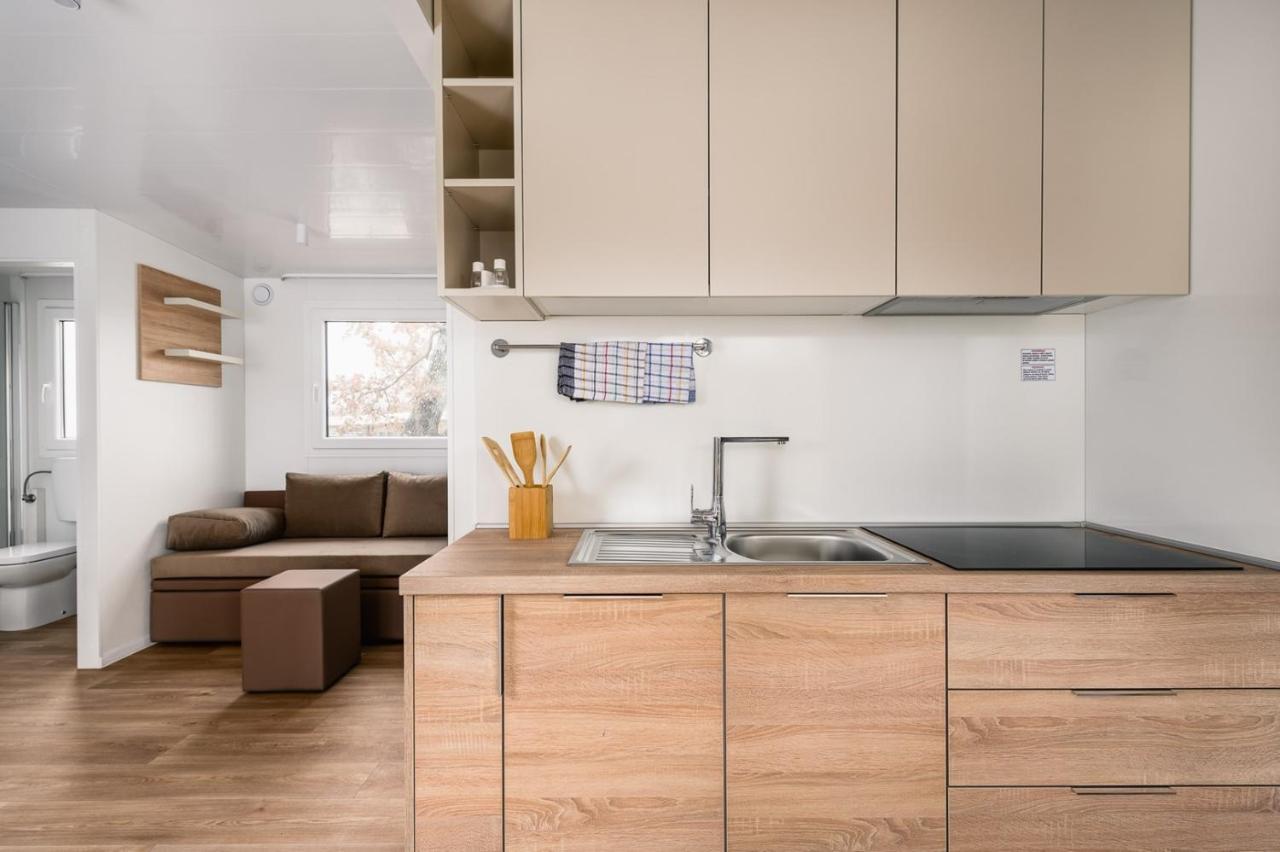 Kemping Adriamar Mobile Homes In Park Umag